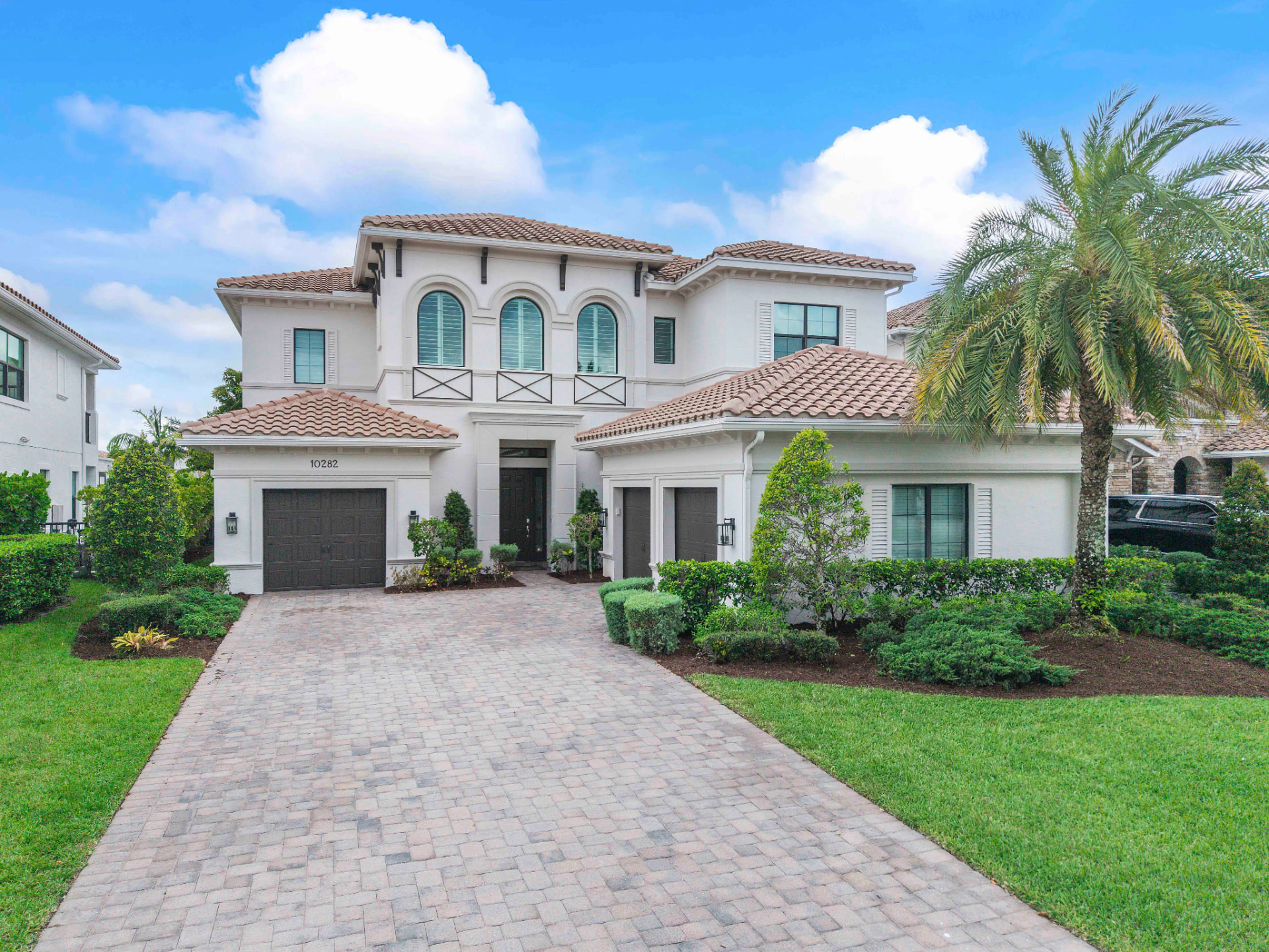 Front of 10282 Sweet Bay Manor